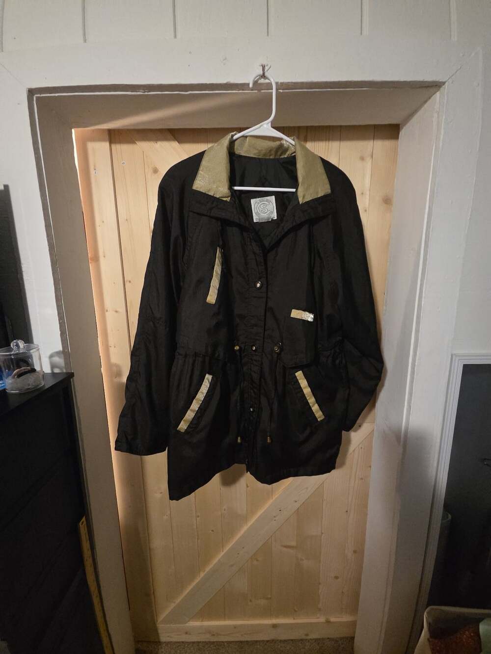 Current Seen Jacket Size S Black Gold Windbreaker